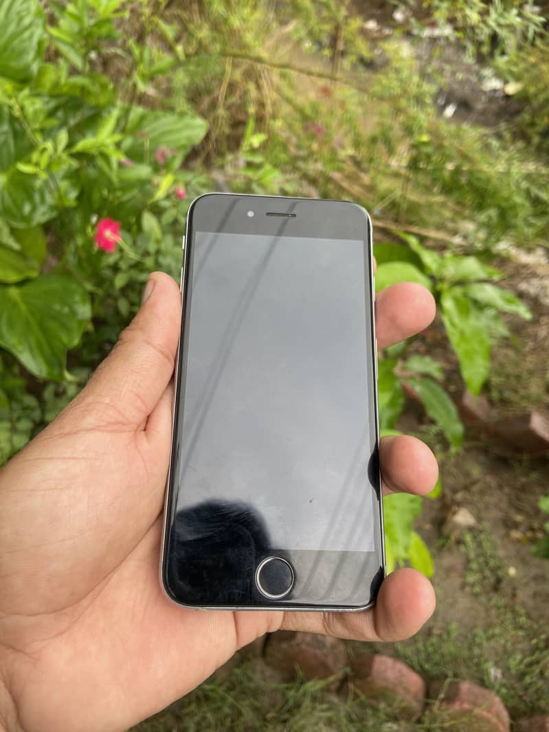 Apple iPhone 6S 4