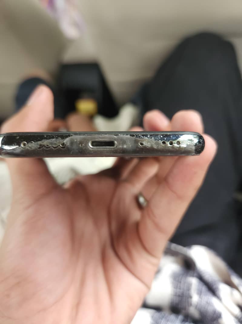 Apple iPhone X 5