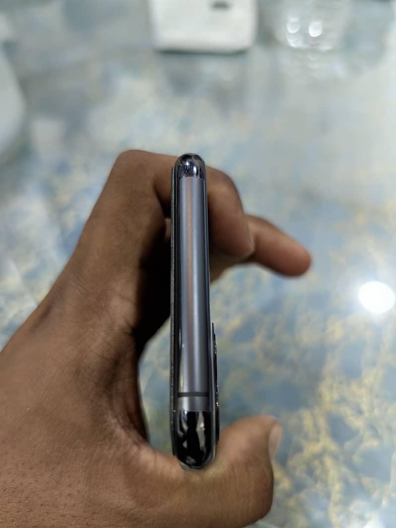 iPhone 11 Pro Max 5