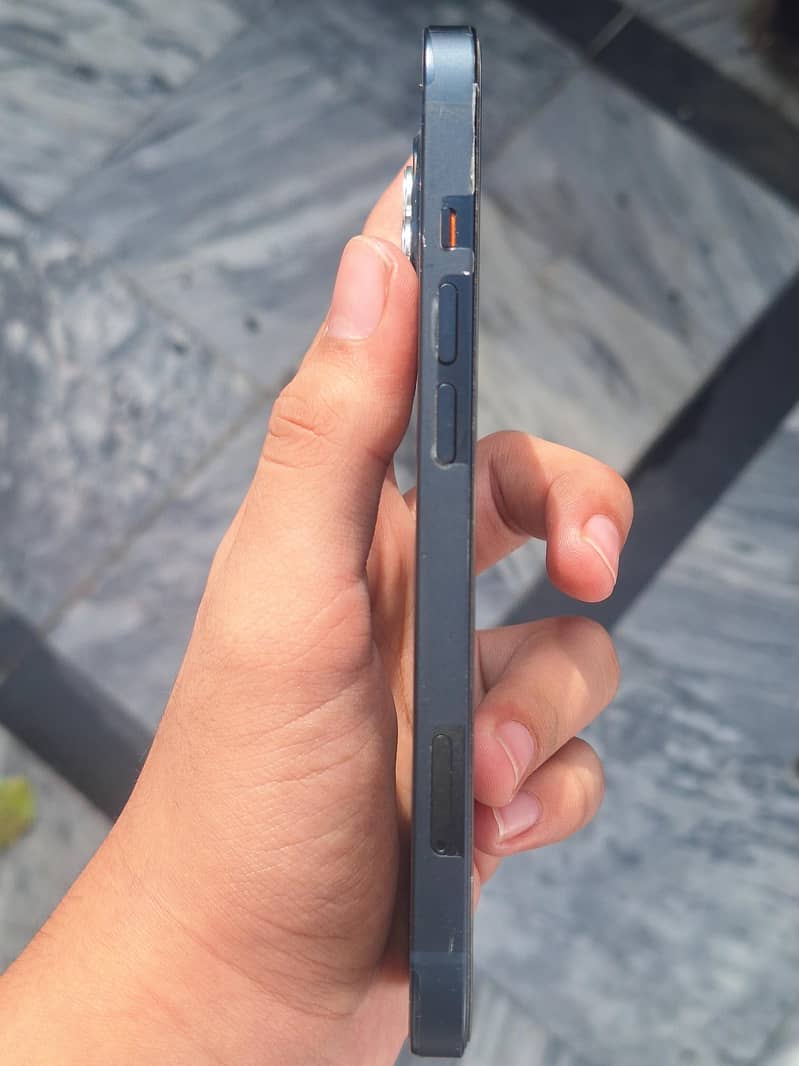 Apple iPhone 13 1