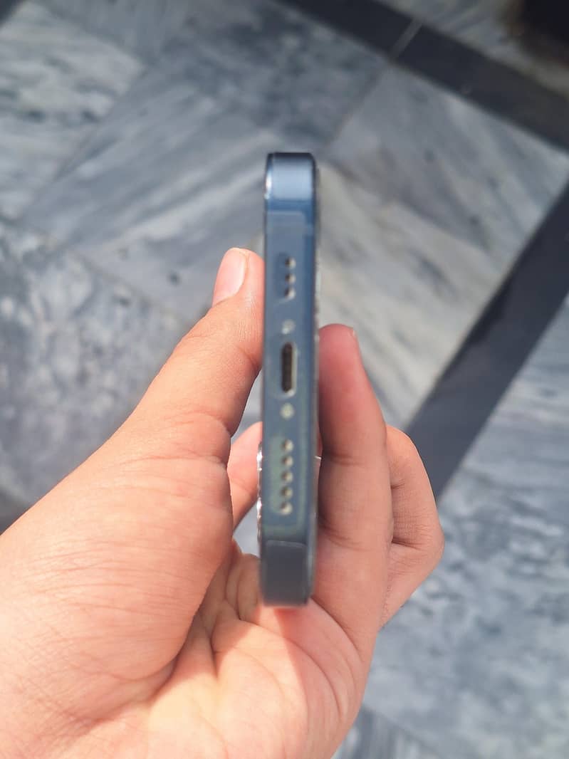 Apple iPhone 13 2