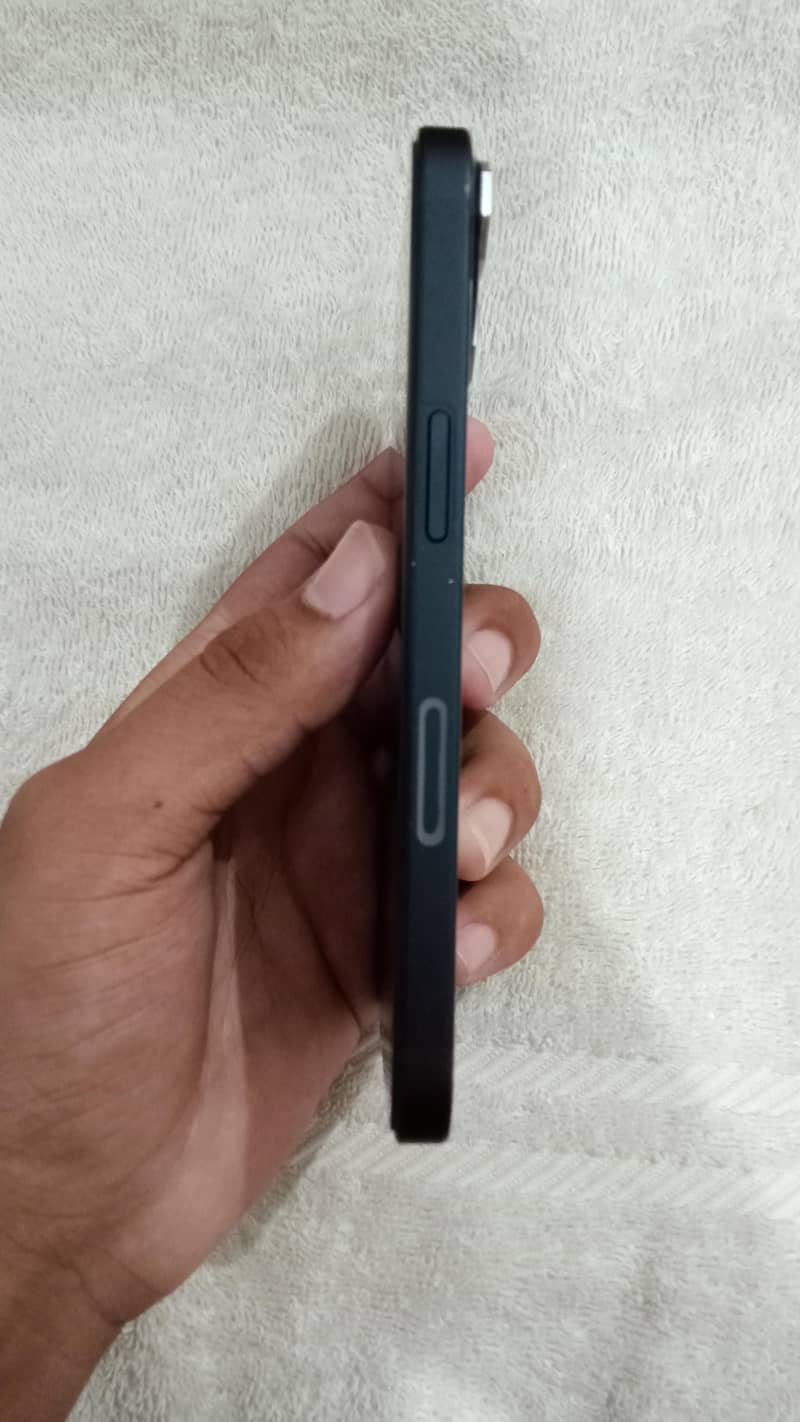 Apple iPhone 13 2