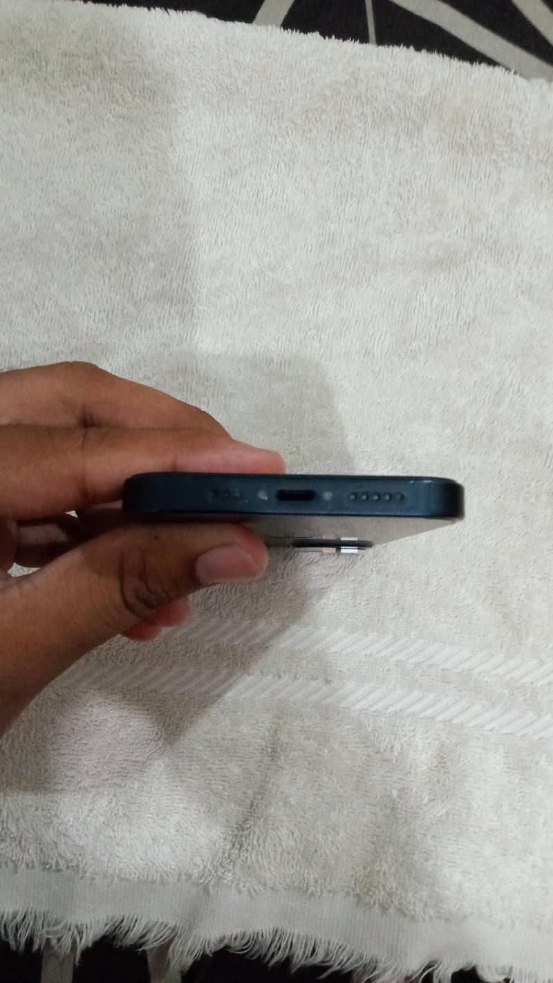 Apple iPhone 13 4