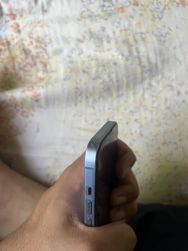 Apple iPhone 14. 2