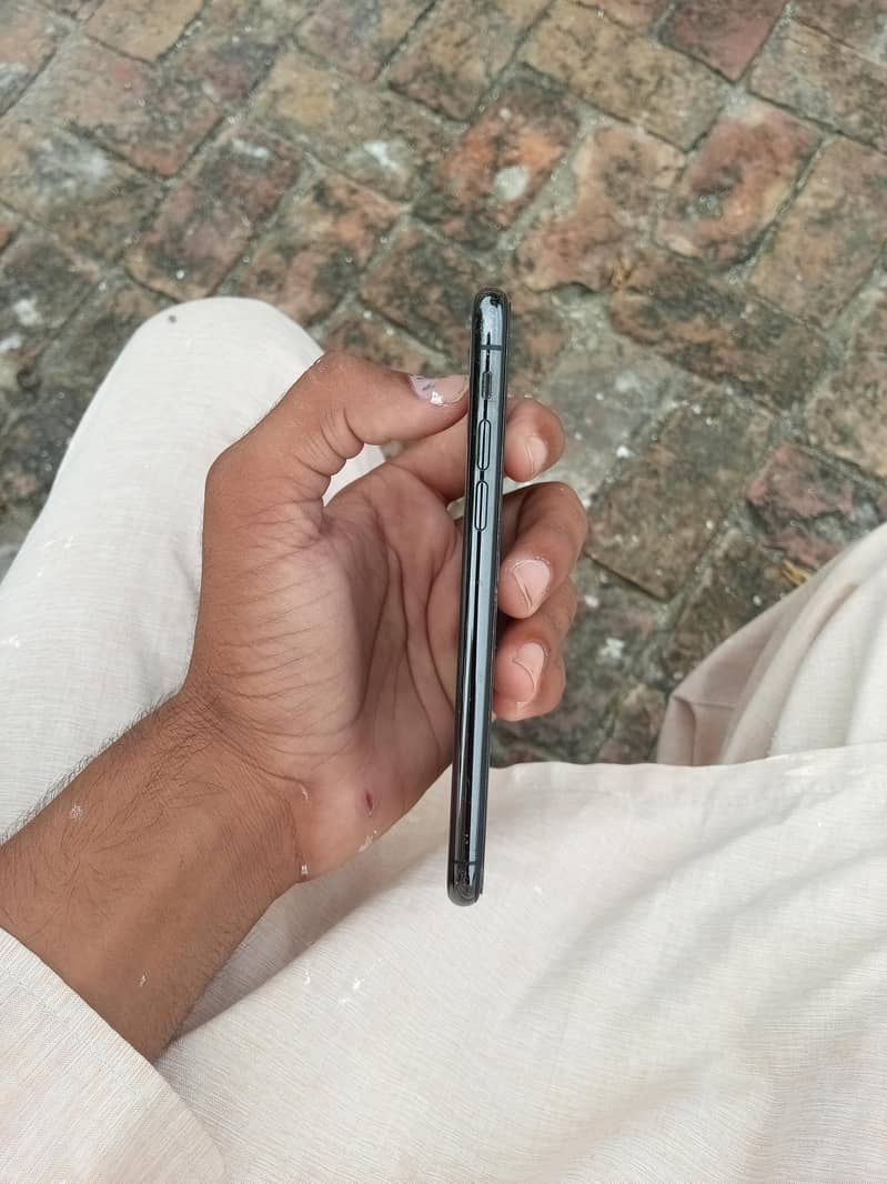 Apple iPhone X 4