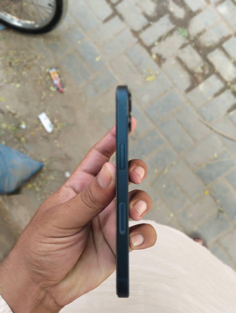 Apple iPhone 13 1