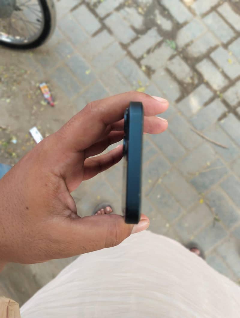 Apple iPhone 13 3