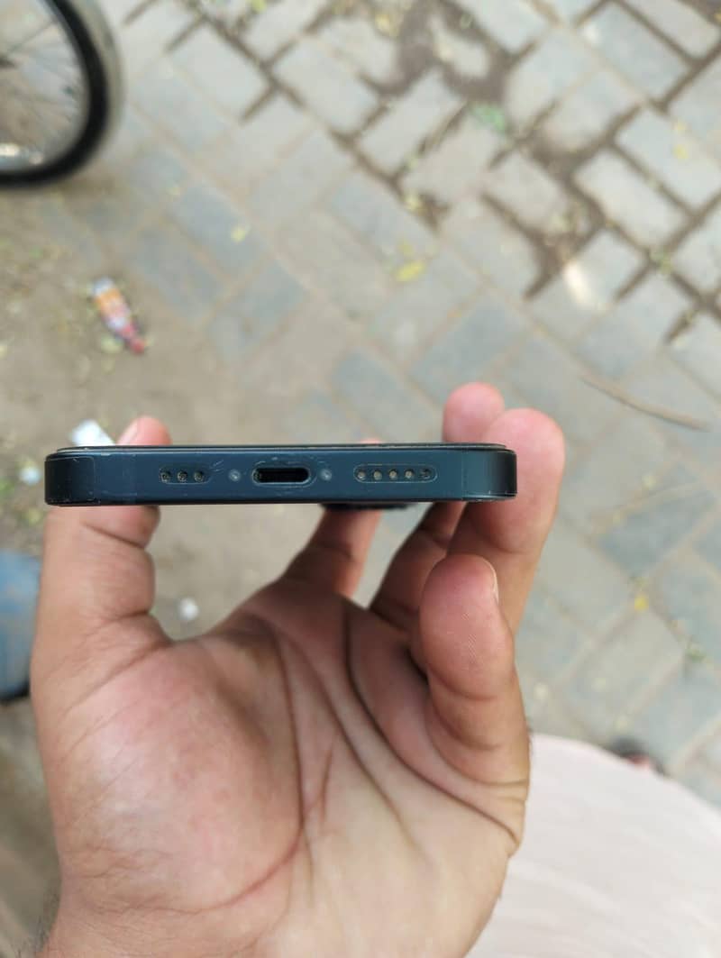 Apple iPhone 13 4