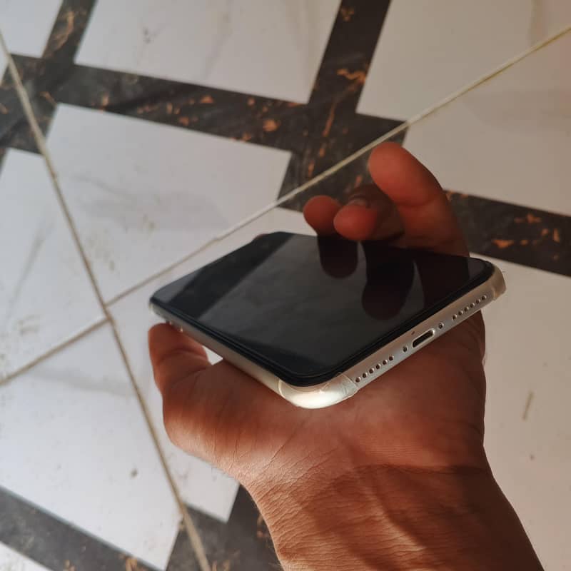 Apple iPhone 11 5