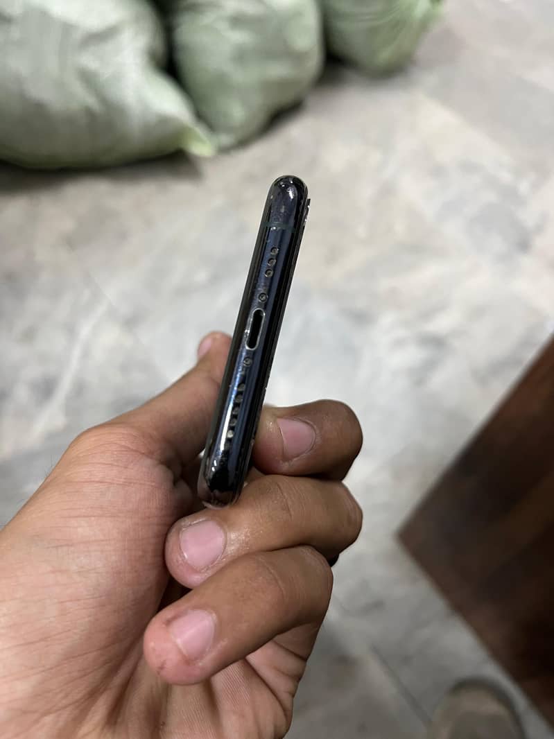 Apple iPhone 11 Pro 2