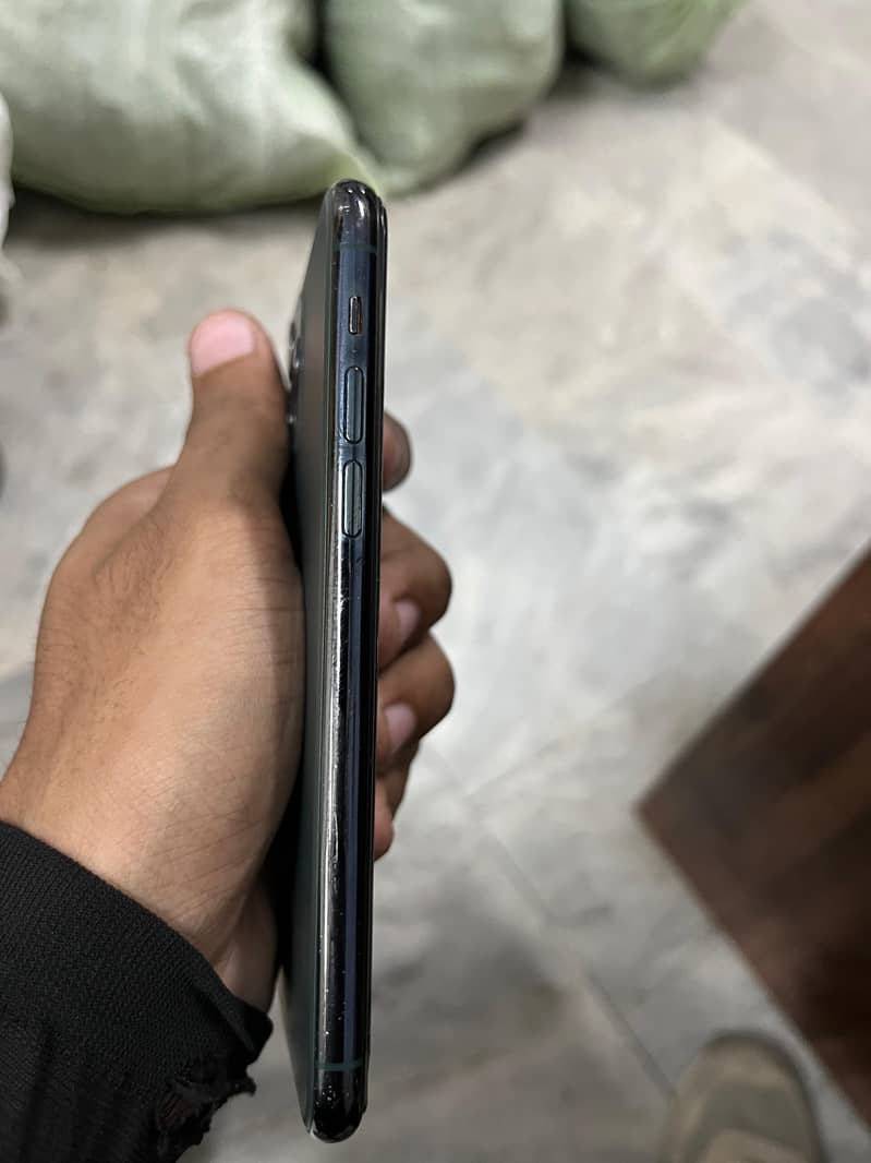 Apple iPhone 11 Pro 3