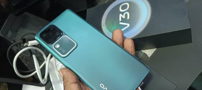 Vivo V30
