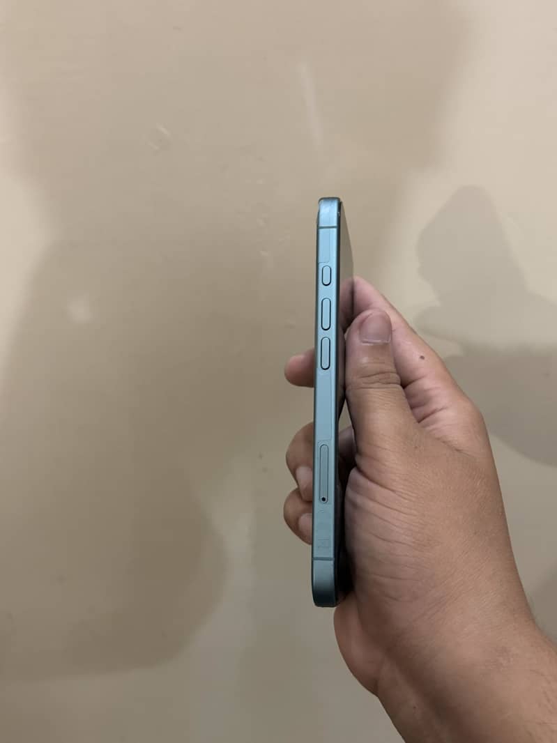 Apple iPhone 16 2