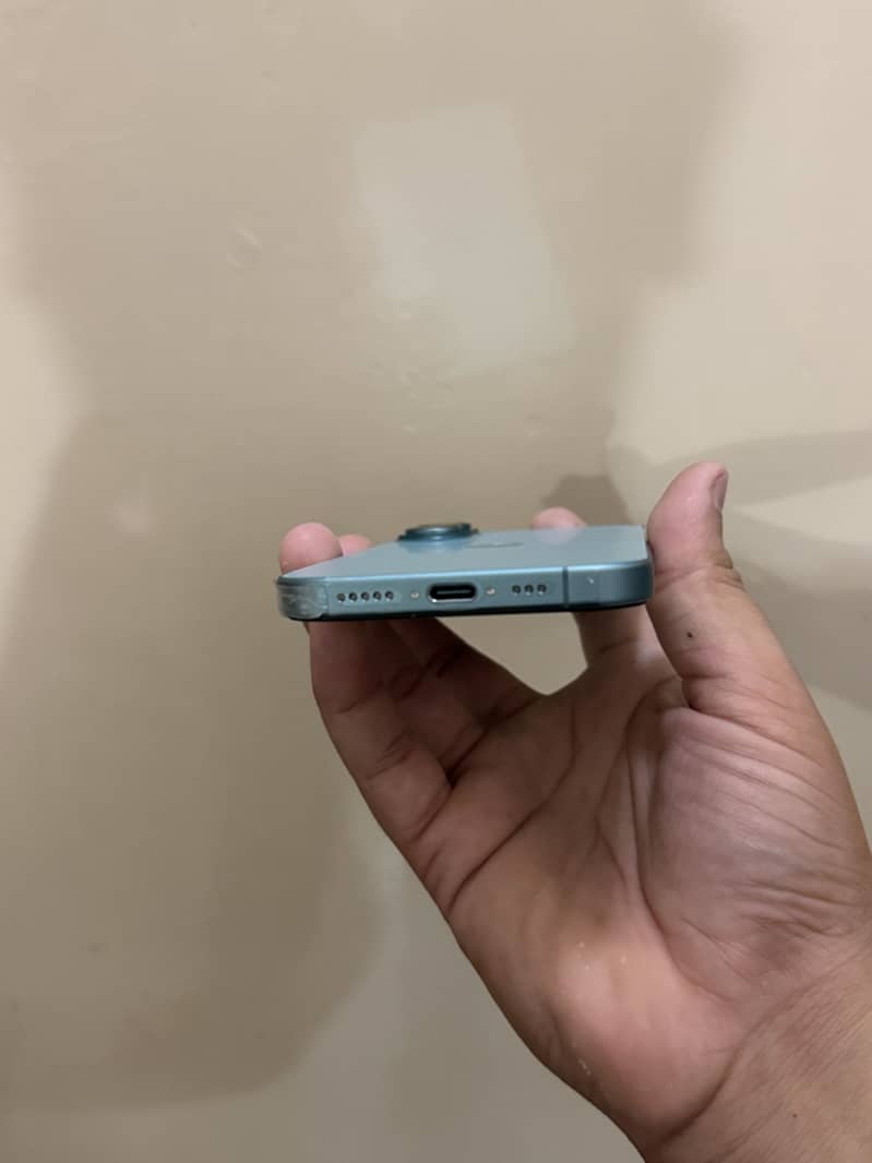 Apple iPhone 16 4