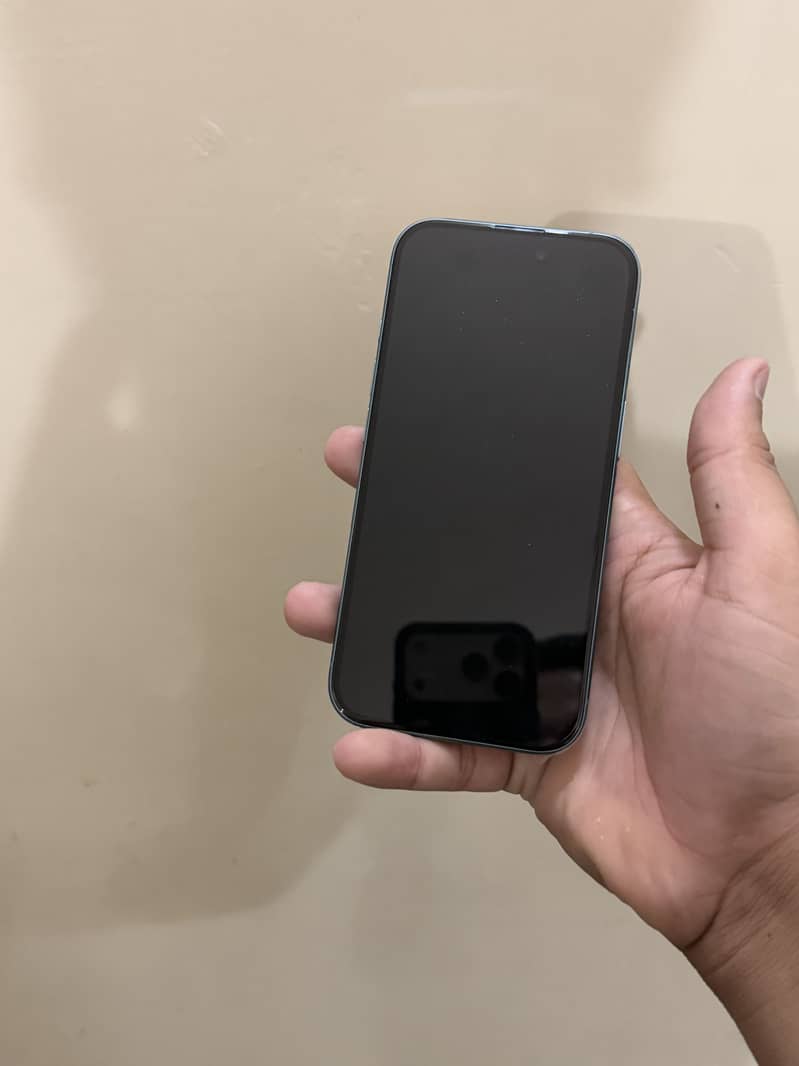 Apple iPhone 16 5