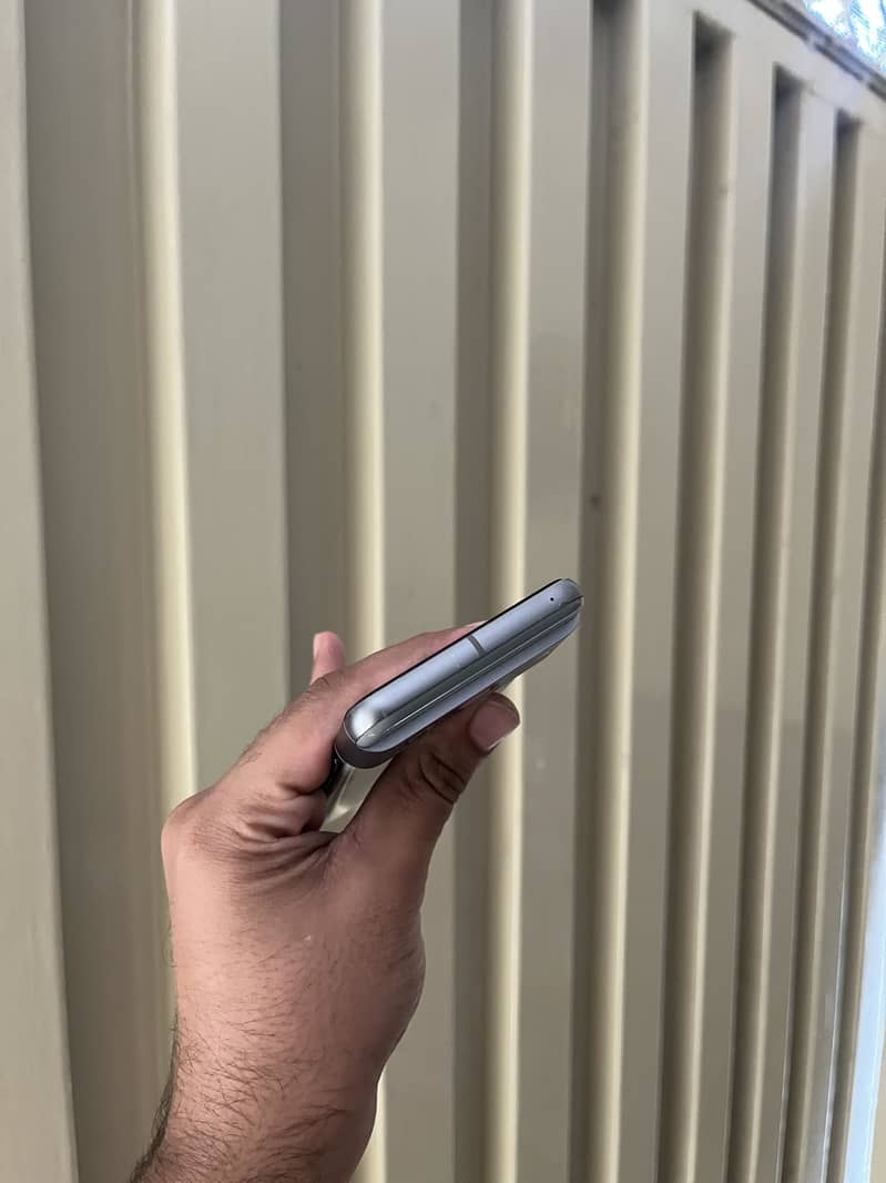 Google Pixel 8 4