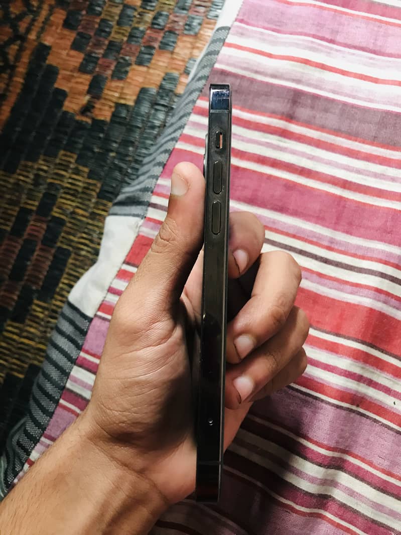 Apple iPhone 12 Pro 2