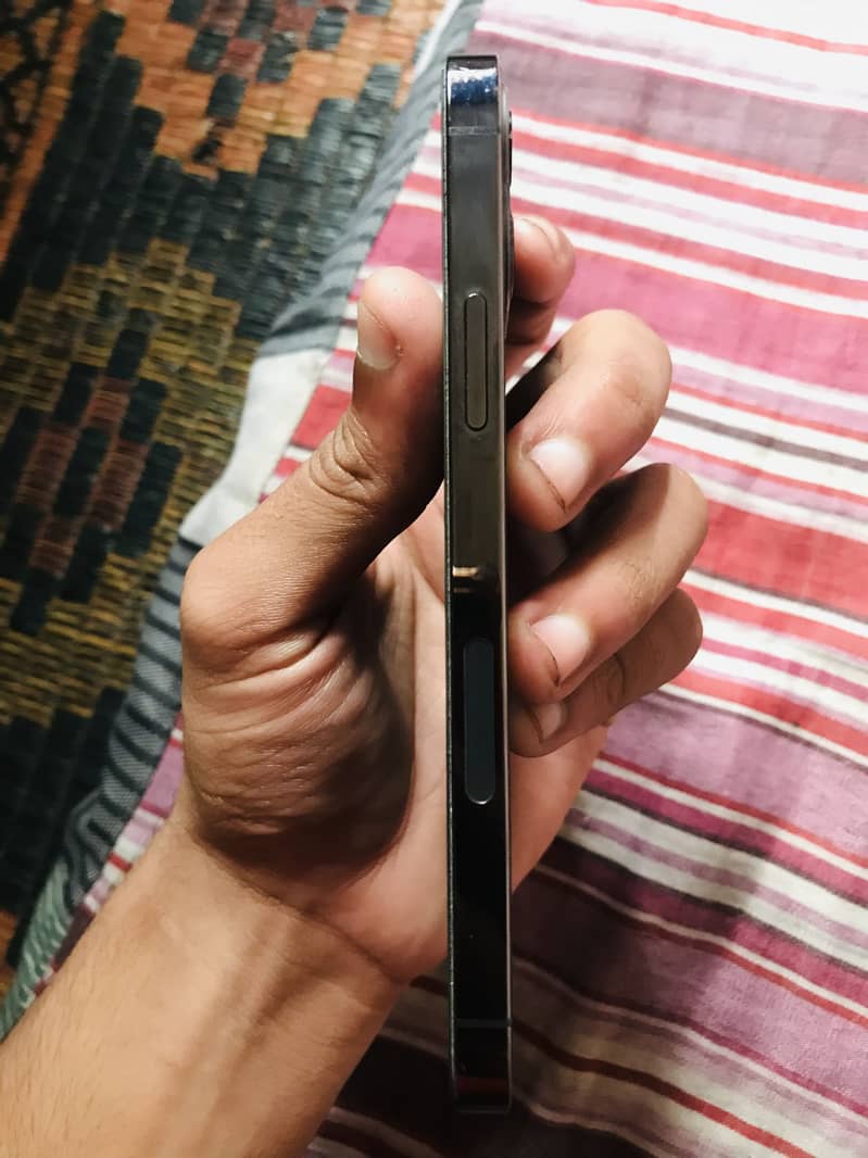 Apple iPhone 12 Pro 4