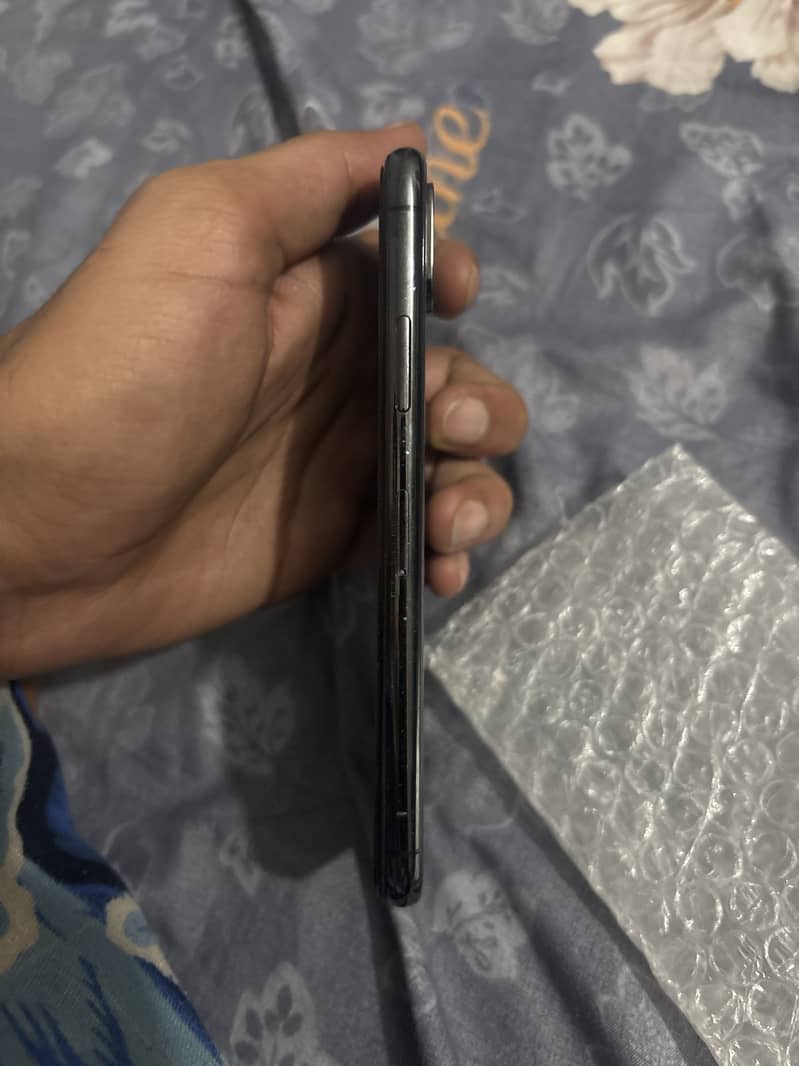 Apple iPhone X 3