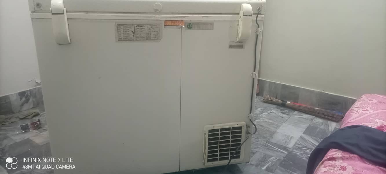 good condition d freezer 8