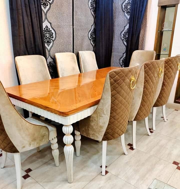 Dining table 0