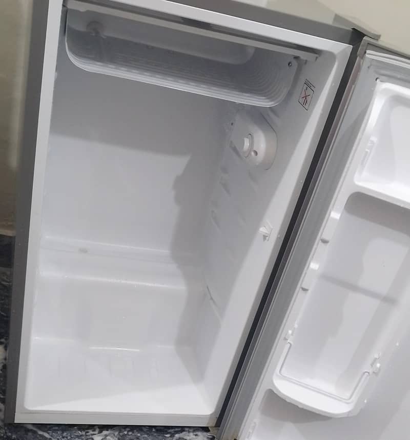 Mini fridge new 0