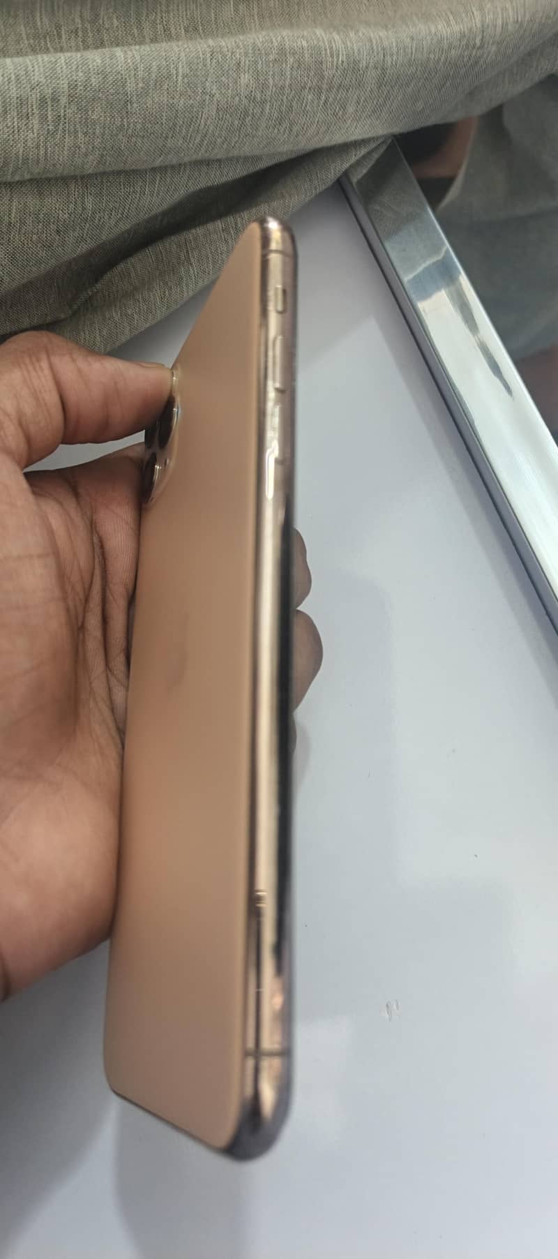 Apple iPhone 11 Pro Max 4