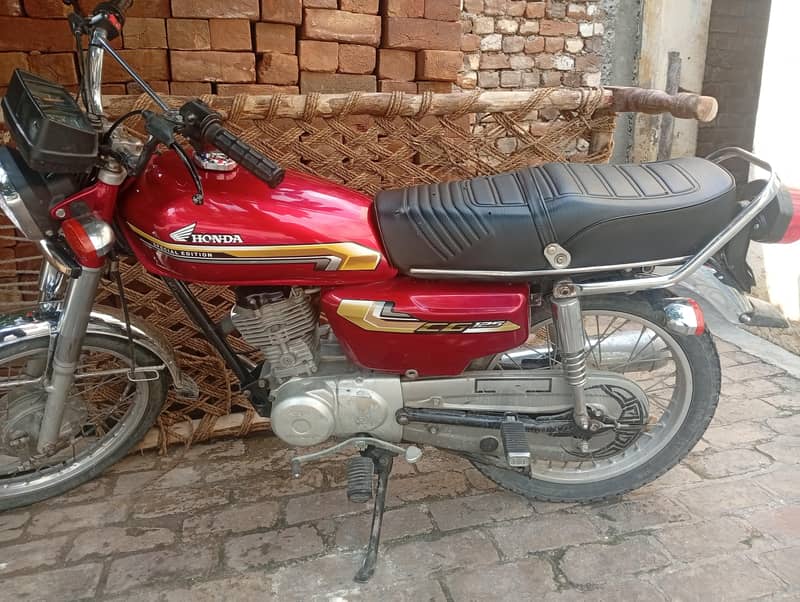 CG 125 2007 model All Punjab number 6