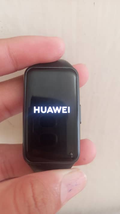 Huawei band 6.101 smart band Sirf charge ha sat condition 10by7