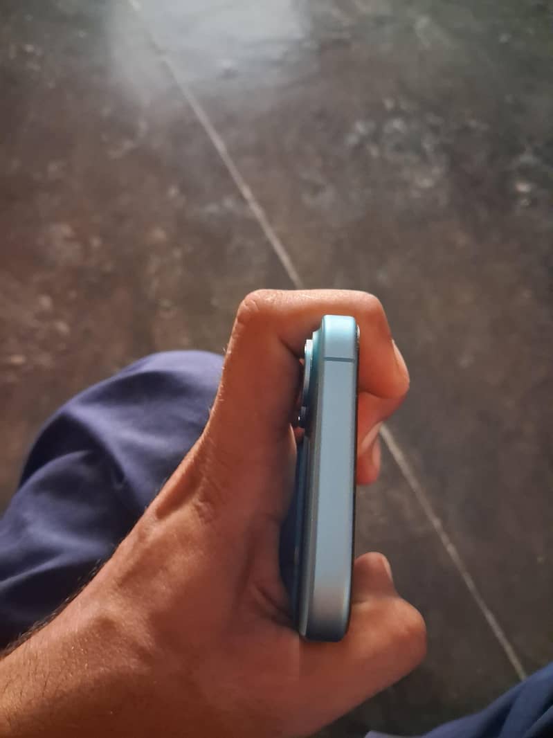 Apple iPhone 16 1