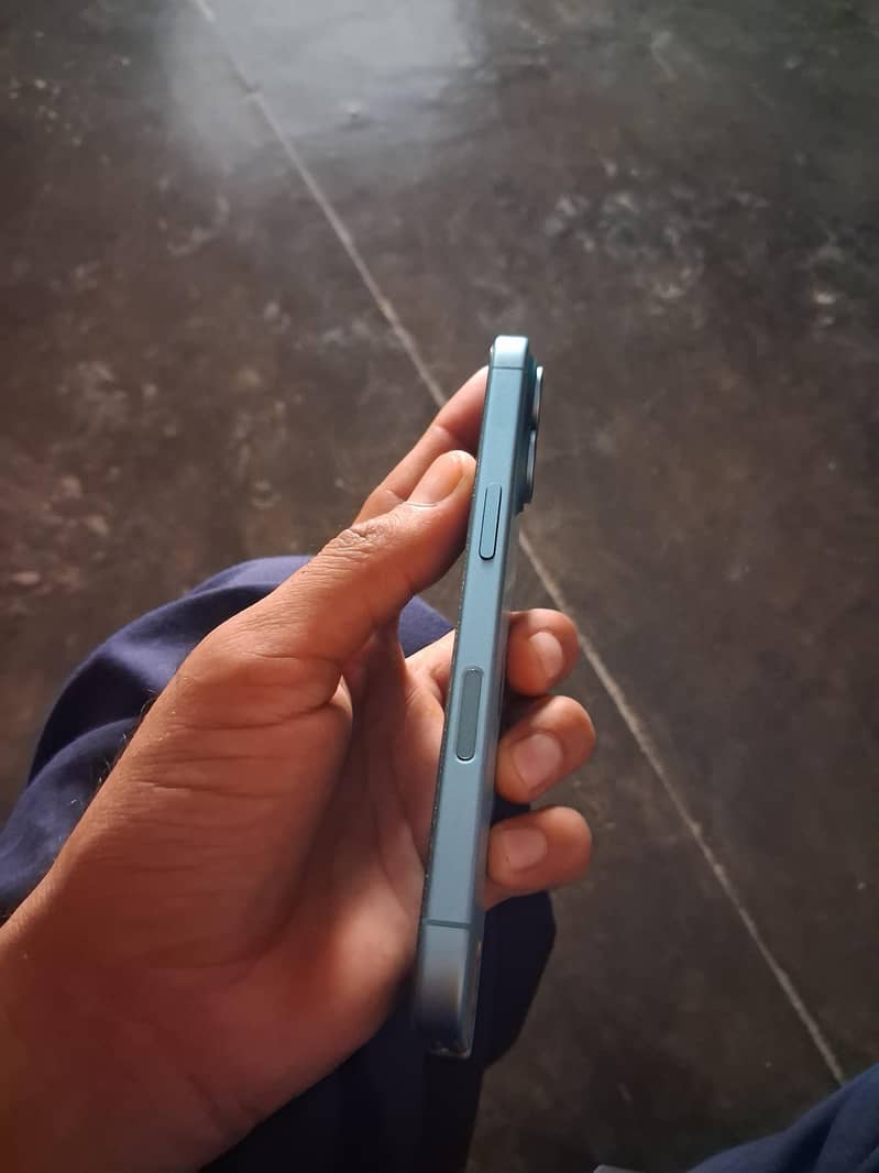 Apple iPhone 16 3
