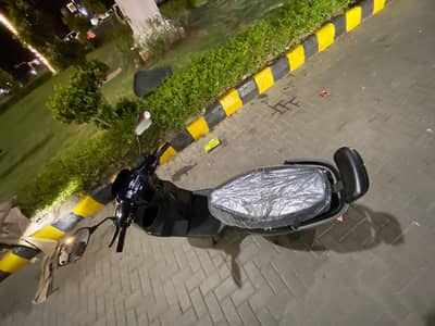 Yadea Gt30 Scooty Electric with graphene battery