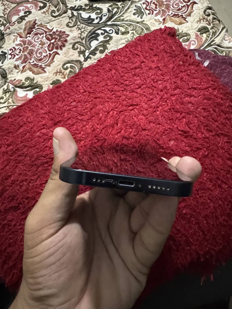Apple iPhone 13 3