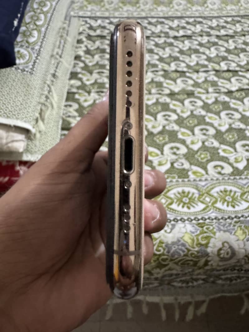 Apple iPhone XS 1