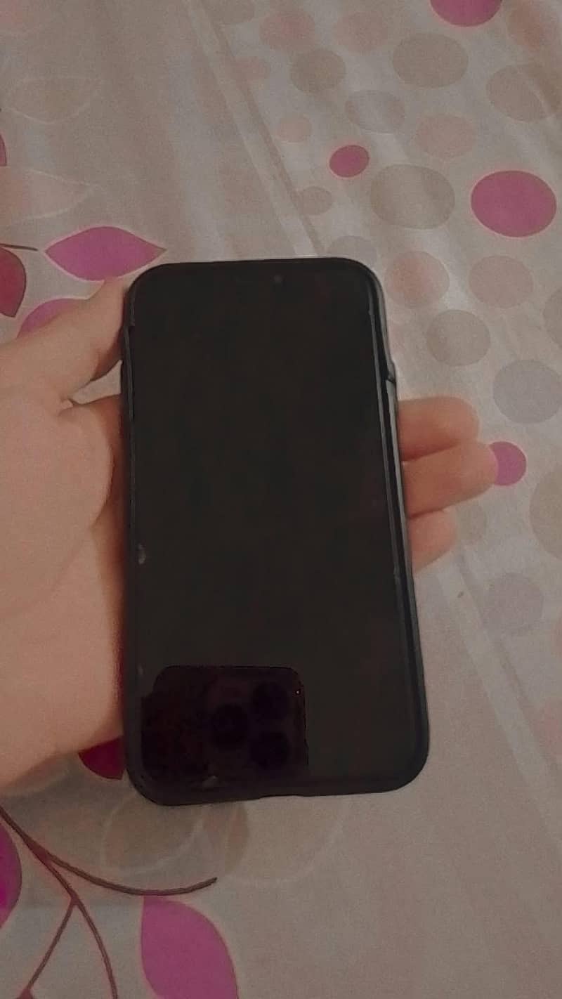 Apple iPhone 11 4