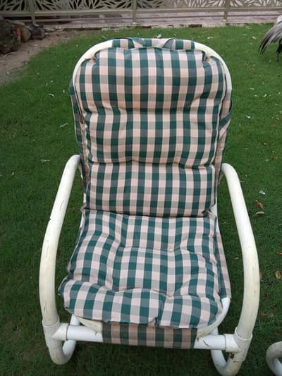 LAWN CHAIR 4,