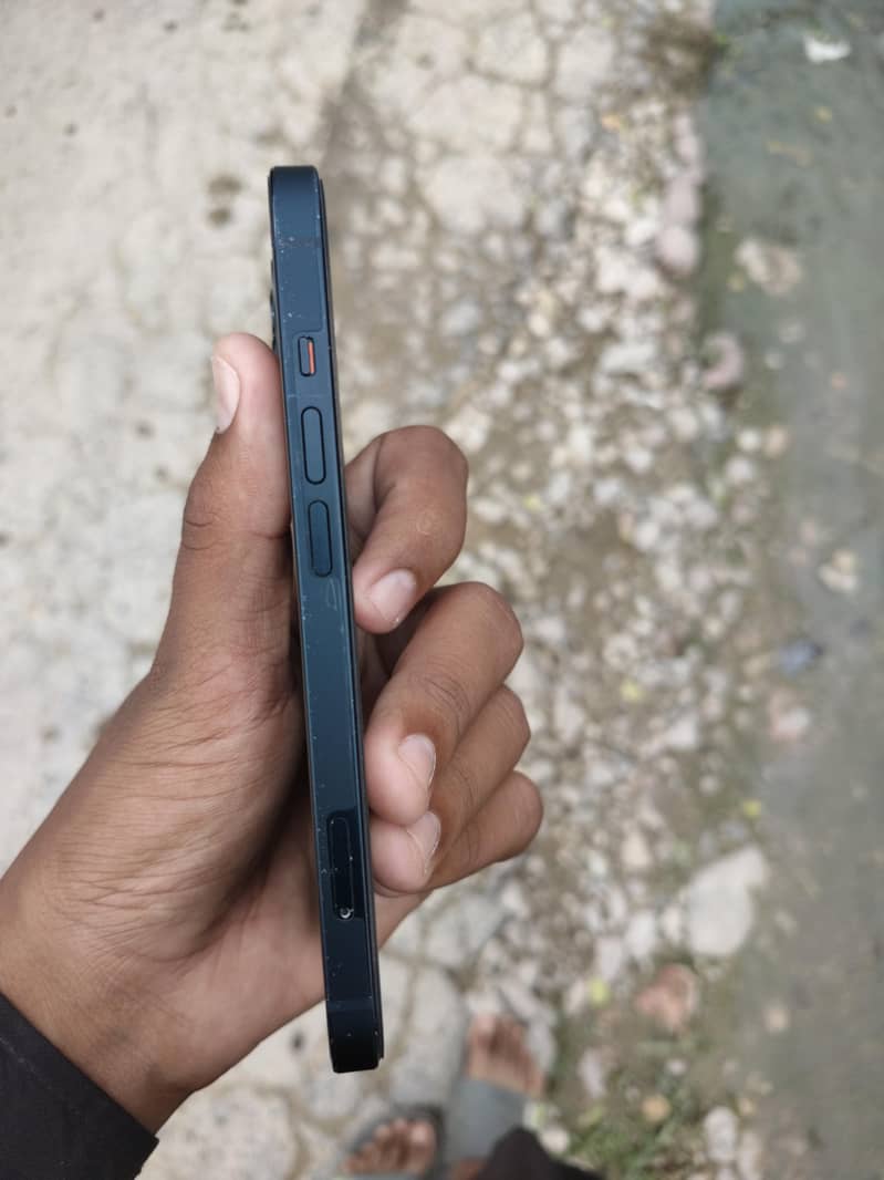 Apple iPhone 13 2
