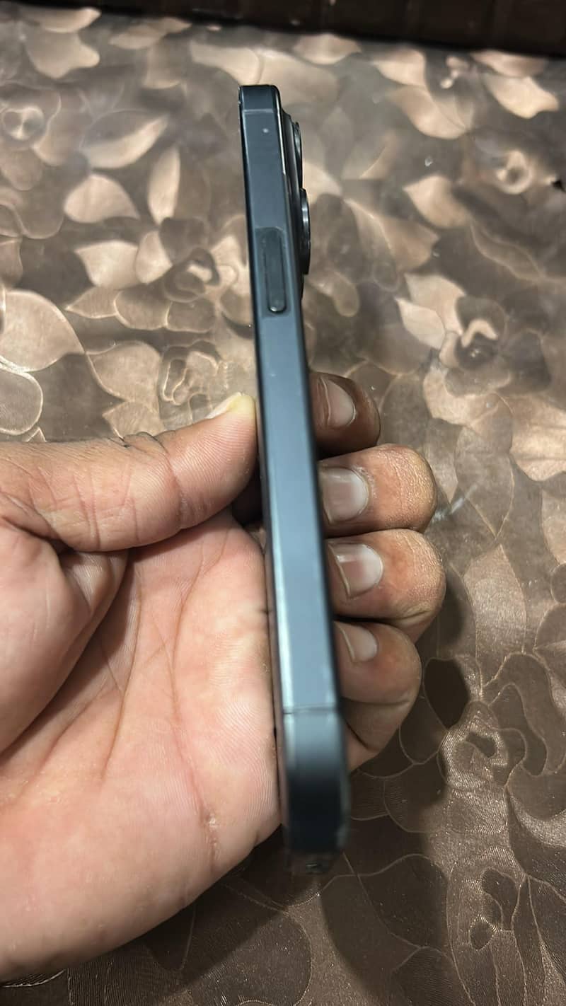 Apple iPhone 15 Pro 6