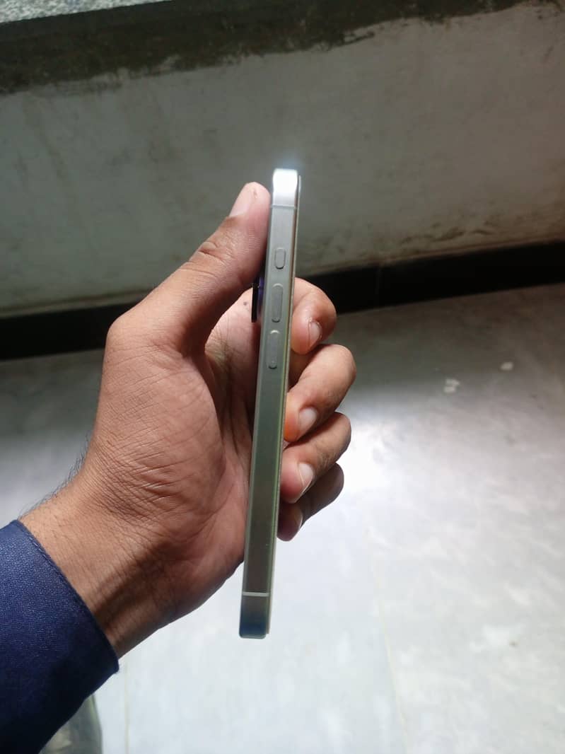 Apple iPhone 15 Pro 1