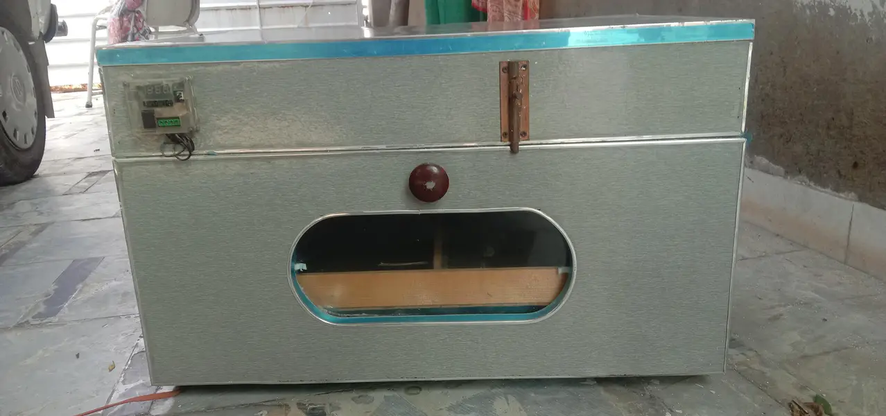 100 egg incubator only 7000 — photo 2