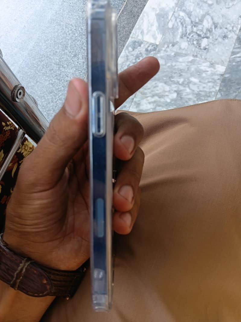 Apple iPhone 13 Pro Max 1