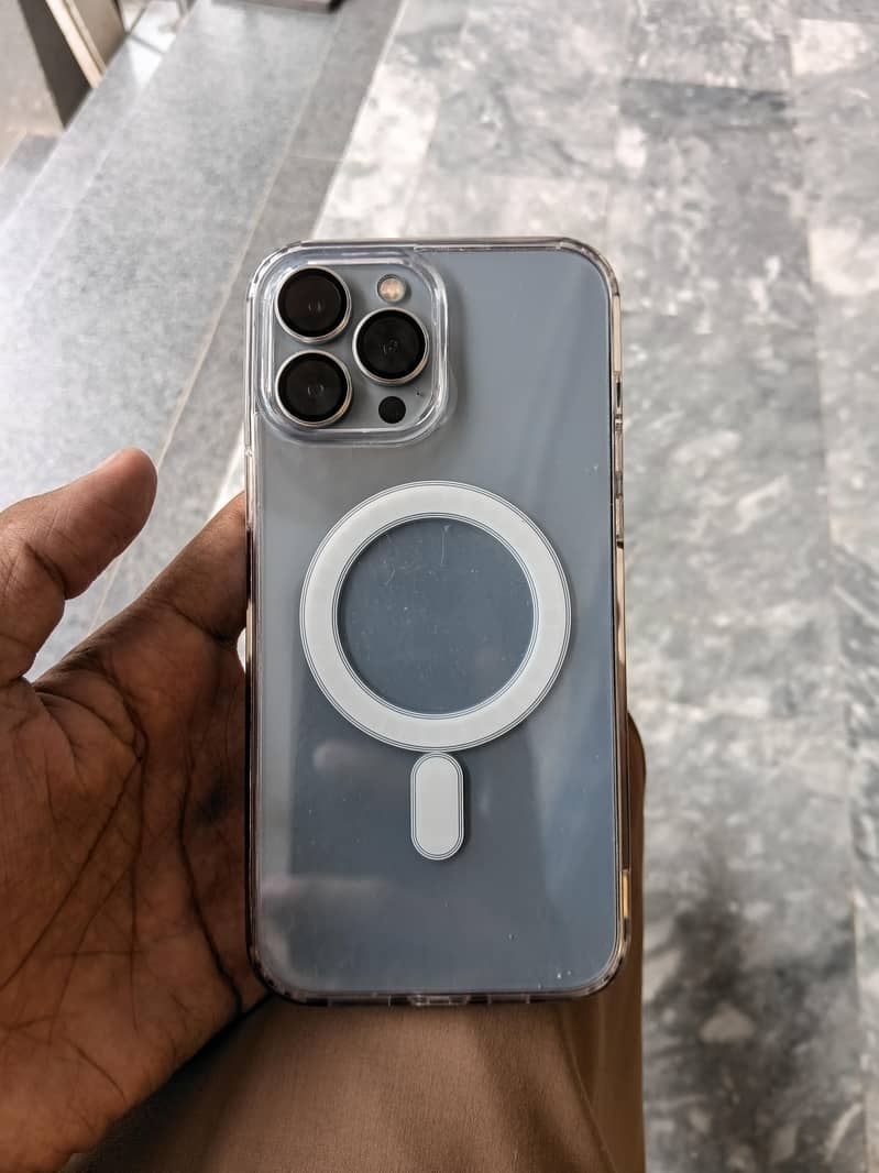 Apple iPhone 13 Pro Max 4