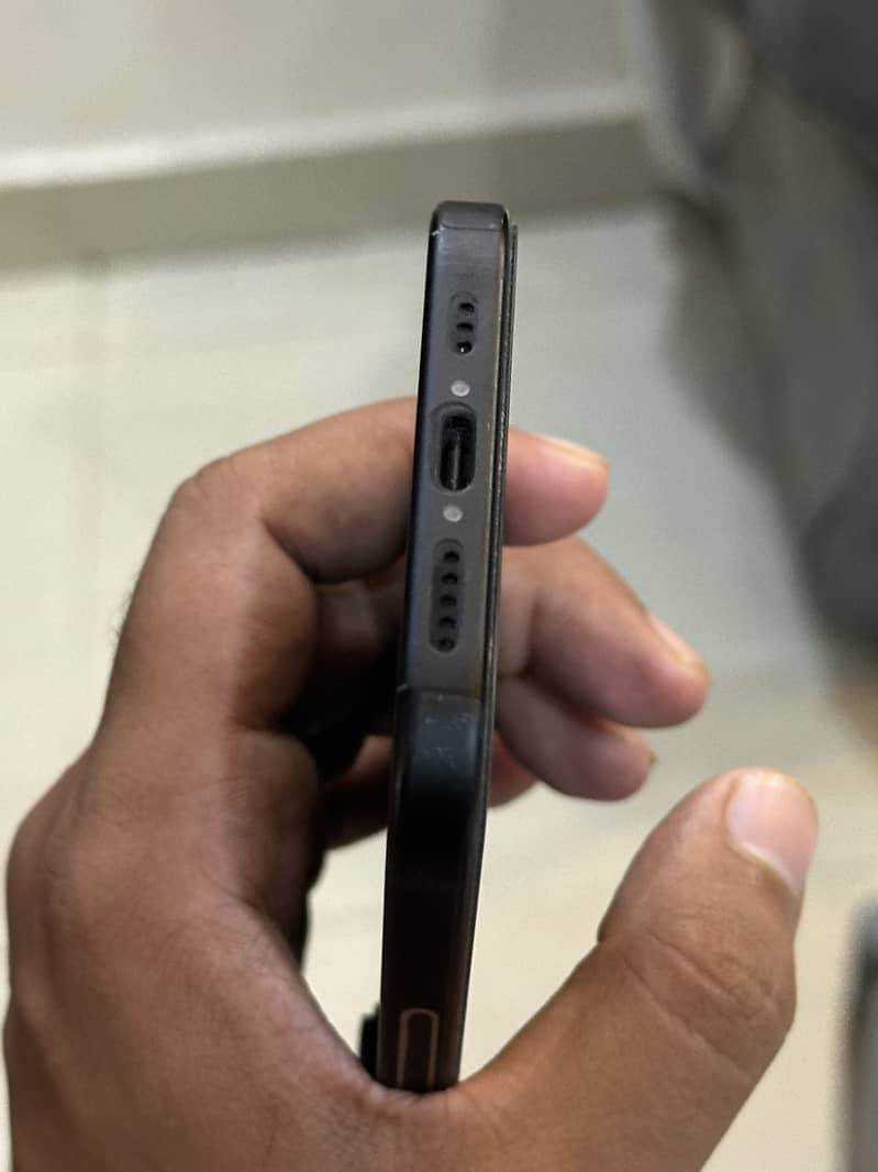 Apple iPhone 15 4