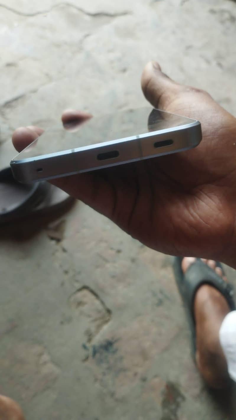 Sharp Aquos r7 0