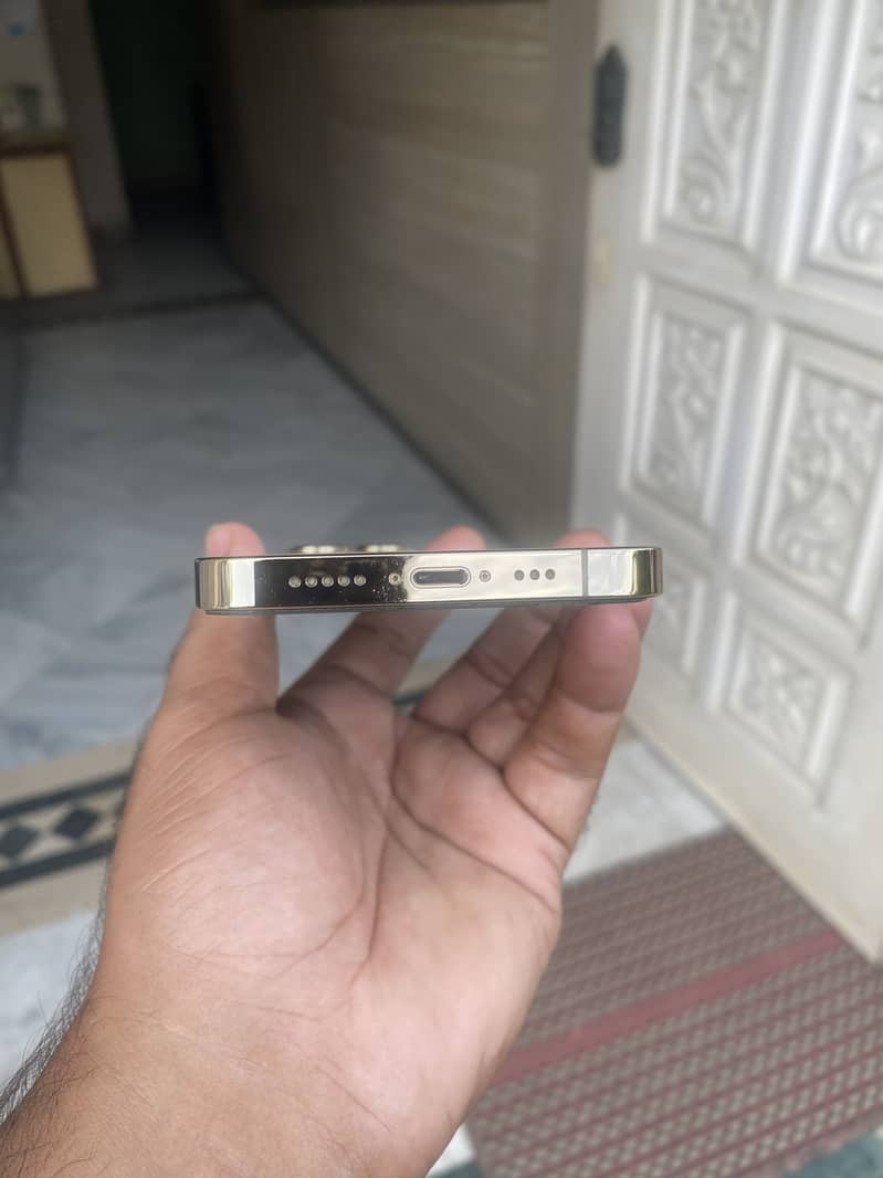 Apple iPhone 13 Pro 4