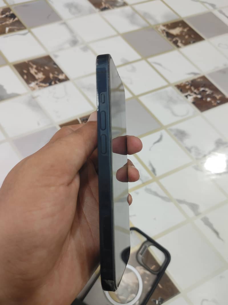 Apple iPhone 14 4