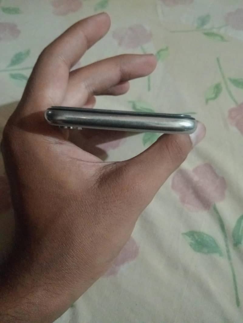 Apple iPhone X 3