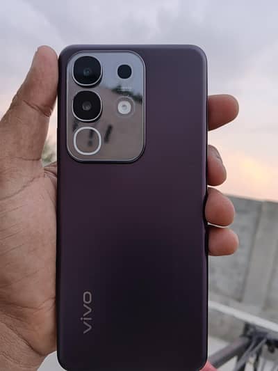 Vivo Y29 8 256 box charge sth nhi ha only mobile ha condition 10 by 9
