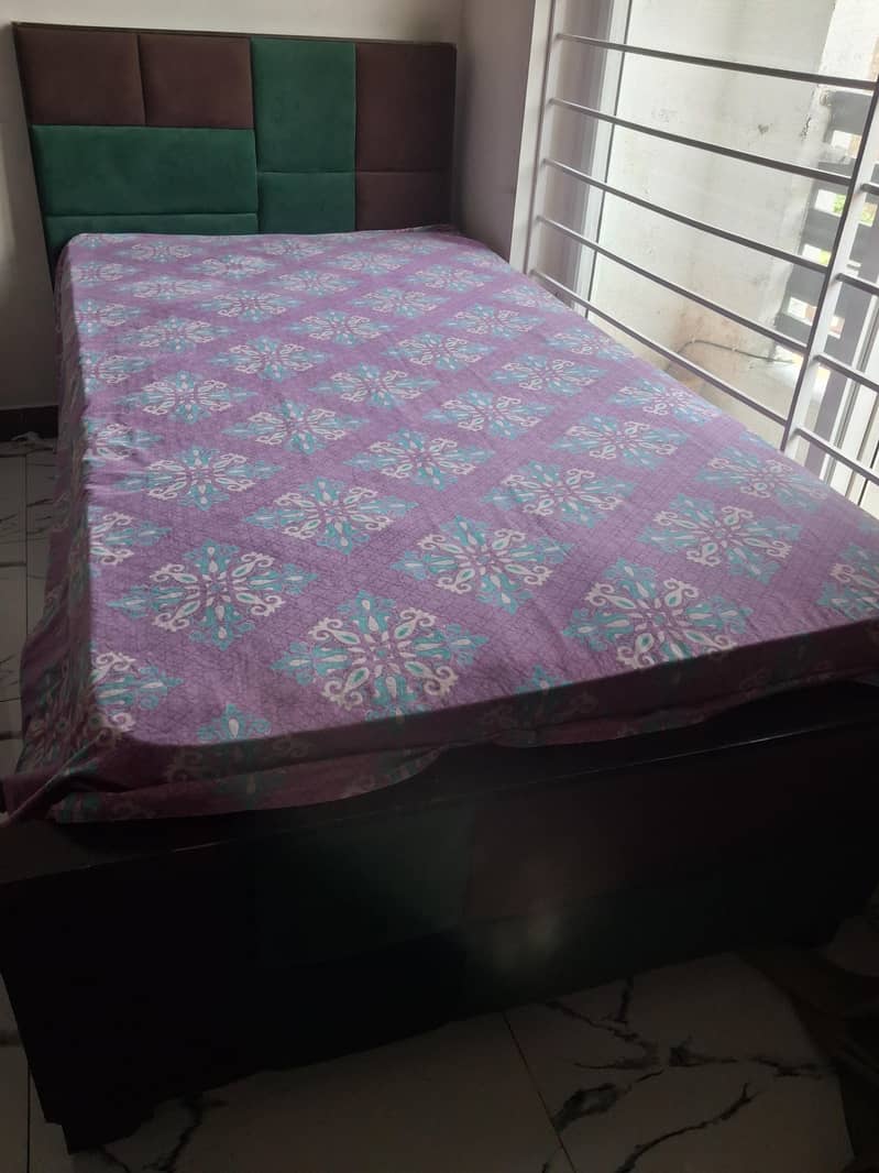 bed with spring mattress 0