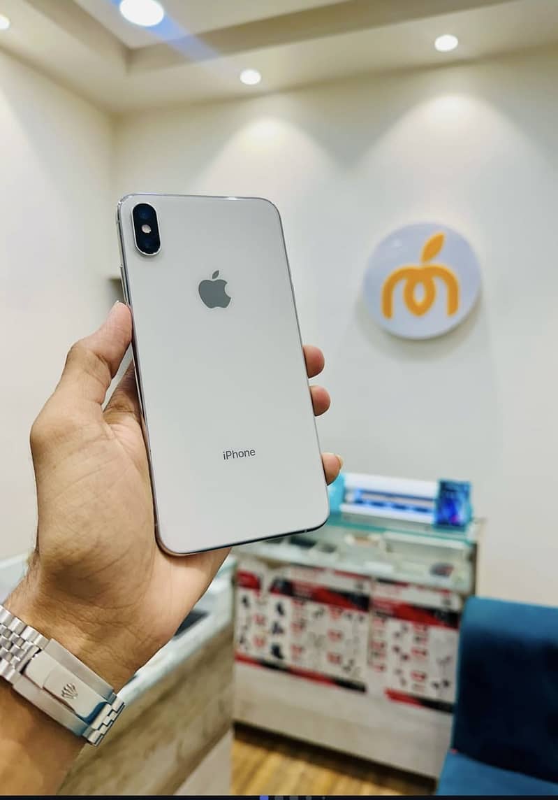 Apple iPhone XS 1